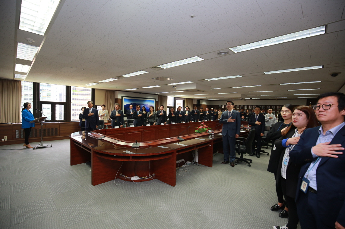 크기변환_6. 국민의례.jpg